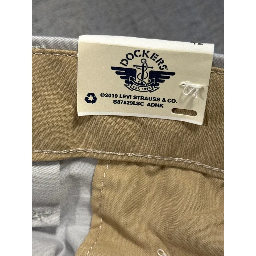 Dockers Ultimate Short Mens 42 Light Grey Flex Comfort Waistband Chino NEW